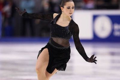 Keren! Kamila Valieva Sukses Bawakan Tarian Viral Wednesday di Kejuaraan Skate Rusia