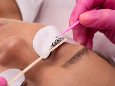 Cara Bersihkan Eyelash Extension yang Mudah, Simak Tipsnya Biar Gak Cepat Rusak!