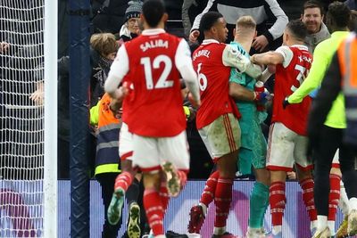 Arsenal Menang, Aaron Ramsdale Ditoyor Richarlison lalu Ditendang Fans Tottenham