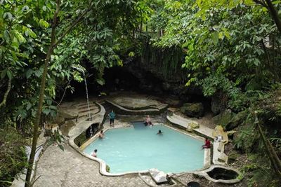 Wow! Ada Pemandian Air Panas Hidden Gem di Sumut, Lokasinya di Dalam Gua