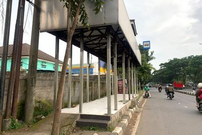Dear Kang RK! Halte di Bandung Membahayakan Nyawa Nih, Kondisinya Sangat Memprihatinkan