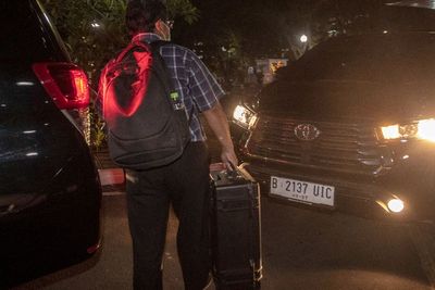 Geledah Kantor DPRD DKI Jakarta, KPK Bawa 7 Koper Barang Bukti