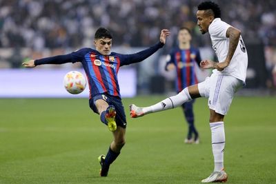 Kacau! Ceballos Jambak Rambut Gavi, Gak Dihukum Apa-apa
