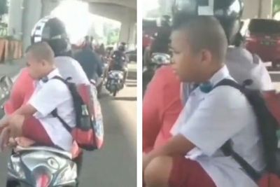 Viral Bocah SD Duduk Sila Hadap Samping saat di Motor, Netizen: Gak Dibeliin Lato-Lato