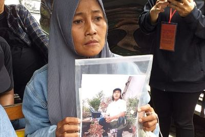 Tangisan Orang Tua Korban Tragedi Kanjuruhan Pecah, Tidak Terima dengan Pasal Kelalaian!