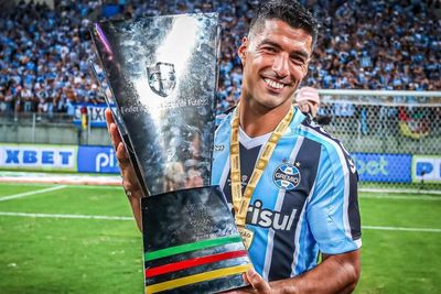 Tua-tua Keladi! Debut Luis Suarez Cetak Hattrick, Langsung Bawa Trofi Recopa Gaucha 2023
