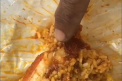 Bikin Gak Nafsu Makan! Pria Ini Temukan Belatung di Lauk Ayam Nasi Bungkus