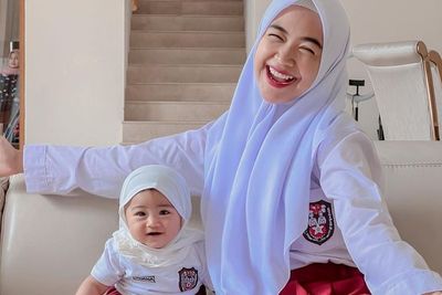 Ria Ricis Kompak Bergaya Pakai Baju SD Sama Anaknya, Netizen: Moana Pejuang Adsense Sejati