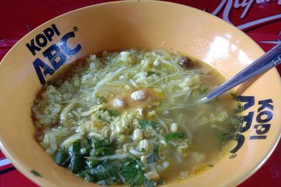 Sekte Baru! Soto Dicampur Nutrisari Jeruk, Makanan Aneh Viral di Semarang, Piye Rasane?