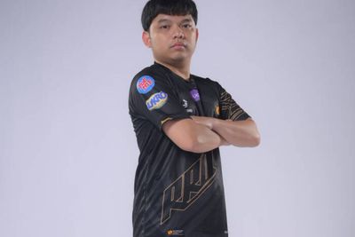 RRQ Hoshi Umumkan Jersey Baru, Malah Dikira Farewell Coach Acil