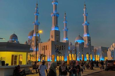 Belum Resmi Dibuka, Pengunjung Masjid Sheikh Zayed Capai Ribuan Orang Setiap Hari