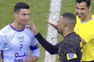 Viral Video Mbappe Ngecek Ronaldo Apakah Manusia atau Bukan, Gimana Ya Hasilnya?