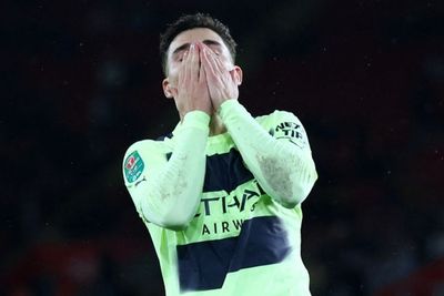Unik! Gak Mau Jersey, Fans Ini Minta Celananya Julian Alvarez