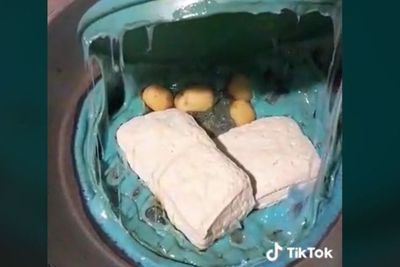 Pria Ini Gak Nyangka Masak Tahu Ditutupi Tupperware Auto Meleleh: Kabare Mbokmu Piye Mas?