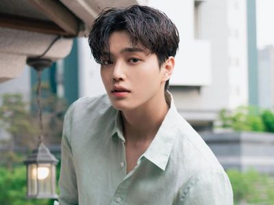 Song Kang Mulai Wajib Militer Besok, Tulis Surat Menyentuh untuk Penggemar