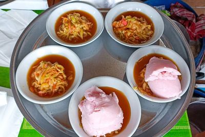 Kuliner Aneh ! Rujak Asem Pedas Dikasih Topping Es Krim Manis, Sehari Laku Ratusan Porsi