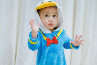 Bebek Super Gemoy! Intip Potret Rayyanza Cipung Cosplay Jadi Donald Duck