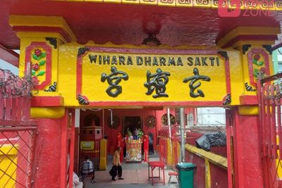 Antusias Masyarakat Sambut Perayaan Tahun Baru Imlek 2023 di Vihara Dharma Bakti
