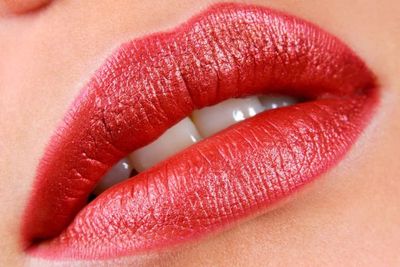 Inspirasi Makeup Rayakan Imlek 2023, Lipstik Merah On Point!