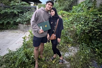Akui Numpang Hidup ke Lesti Kejora, Rizky Billar: Pasti Ada Komen Kok Senyumnya Tertekan