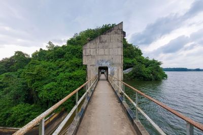 Cantik Bak di Luar Negeri, Ternyata Waduk Klampis Menyimpan Kisah Mistis Meminta Nyawa!