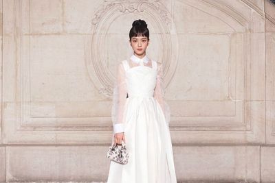 Cantiknya Jisoo BLACKPINK Pakai Poni Bergaya Ala Audrey Hepburn, Disebut Bak Princess