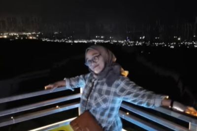 Lagi Liburan di Bukit Mamake, Wanita Ini Gak Sengaja Jepret Penampakan Kota Gaib Saranjana