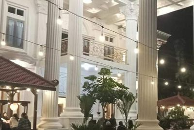 Bikin Heran! Rumah Megah di Blitar Malah Jadi Angkringan, Pemilik Ogah Nempatin