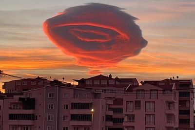 Viral Awan Berbentuk UFO Muncul di Langit Turki, Ada Campur Tangan Alien?