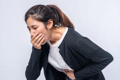 Muntah Saat Puasa Batal atau Tidak? Begini Hukumnya
