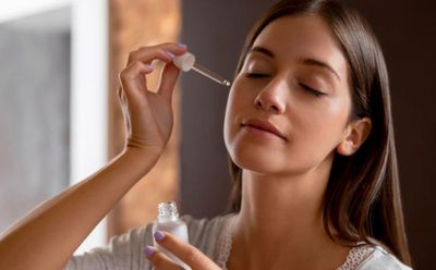 Cek Lagi, Sudah Tepatkah Langkah Kamu Aplikasikan Serum Selama Ini?