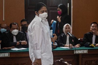 Bacakan Pledoi, Putri Candrawathi Curhat Awal Mula Kisah Cinta dengan Ferdy Sambo saat SMP