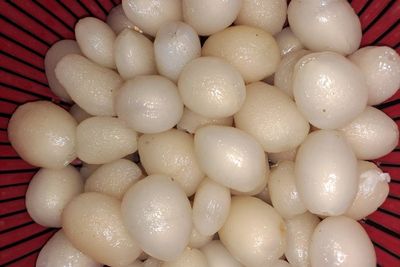 Berfaedah! Tunggu Kakaknya Keluar Kamar Mandi, Warganet Ini Kupas Rambutan sampai 2 Kg