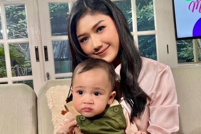 Gemasnya Potretnya Erina Gudono Pangku Cipung, Didoakan Cepat Dapat Momongan