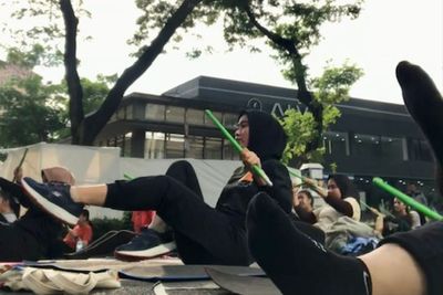 Tren Olahraga Pound Fit Pakai Stik Hijau, Usir Stres hingga Bakar 900 Kalori!