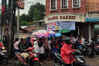 Warganet Ramai Pamer Hasil Berburu Diskon Holland Bakery, Ada yang buat Stok Lebaran