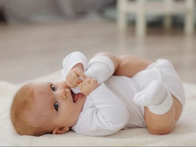 Perhatian! Bayi di Bawah 1 Tahun Disarankan Tidur Tanpa Bantal, Kenapa?