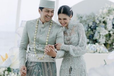 Pacaran Beda Agama, Mikha Tambayong & Deva Mahenra Resmi Menikah: Siapa yang Log In?