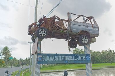 Ngeri Lur! Banyak Sesajen dan Suara Tangisan di Monumen Mobil Kijang, Begini Kisahnya!