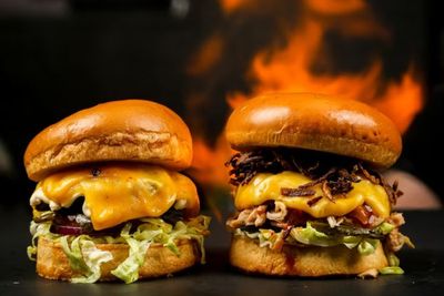 Resep Burger Beef Patty Juicy, Nikmat dan Mengenyangkan!