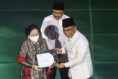 Cerita Megawati saat Bung Karno Terima Tamu Bersarung dan Tak Bersepatu, Ternyata Warga NU
