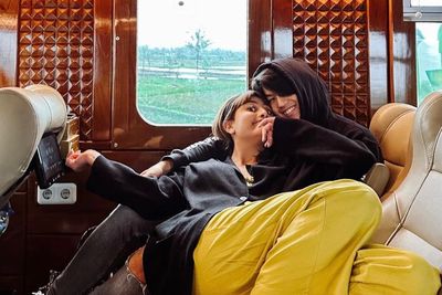 Awkarin dan Jonathan Alden Disebut Pacaran Usai Pamer Foto Mesra, Kaya Tante Sama Ponakan