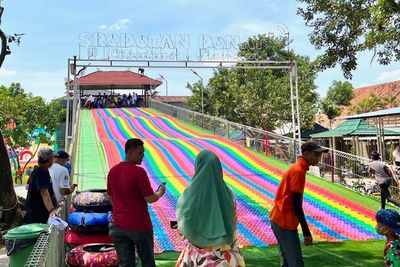 Wow! Ada Perosotan Raksasa Viral di Cibubur, Tiketnya Murah Bikin Kantong Sumringah!