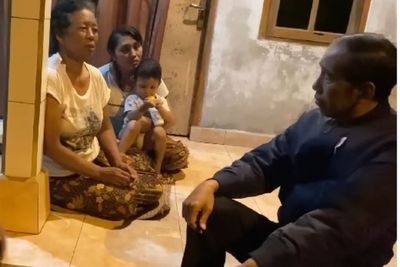 Momen Presiden Jokowi Blusukan ke Rumah Warga di Gianyar Bali