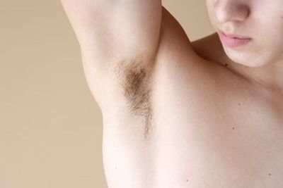 Boys! Ada 5 Cara untuk Atasi Masalah Ketiak Kalian yang Hitam, Simak Nih