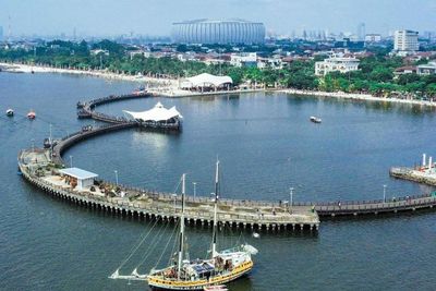 Pinggir Laut Masih Dibatasi, Pengunjung Bisa Nikmati Indahnya Ancol di Jembatan Cinta