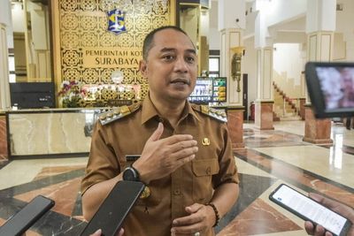 Tampung Keluhan Warga, Wali Kota Surabaya Imbau Jajarannya Sebar Nomor Telepon