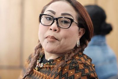 Obat Nunung Hadapi Kanker Payudara, Bercanda dengan Teman