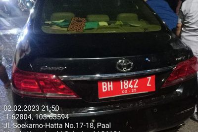 Wanita Tanpa Busana di Dalam Mobil DPRD Jambi Ternyata Masih SMA Umurnya 16 Tahun