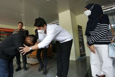 Momen Hater Pengancam Minta Maaf dan Memeluk Rizky Billar, Berakhir Damai?